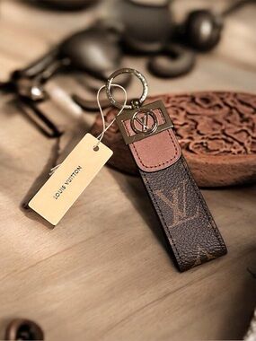 Louis Vuitton Dauphine Dragonne key holder